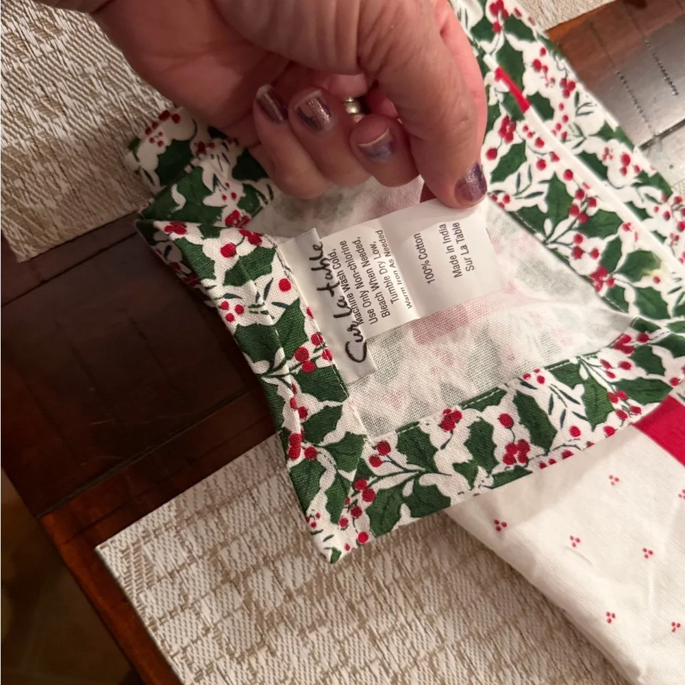 Sur La Table Mistletoe Holiday Napkins set of 11
